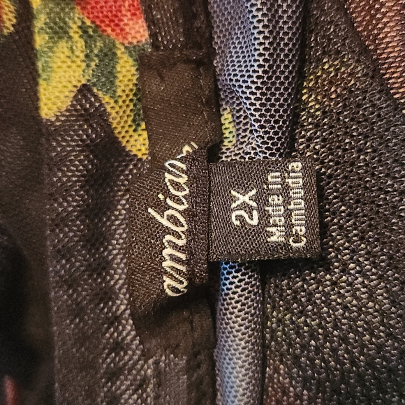 ROSES ☆ FLORAL PRINT ☆  BLACK MESH TEE ☆ 2x ☆ NWOT - Picture 8 of 9